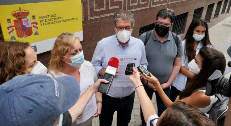 Public School Platform Cries Out Against Cuts In Health Of The School Community