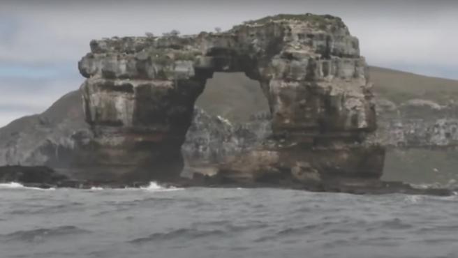 Darwin Arch Collapses Geological And Tourist Icon Of The Galapagos