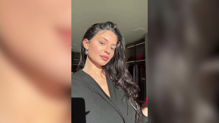 North West helps Kylie Jenner along with her make-up in lovable video | Life-style Kim Kardashian’s daughter North West helps Kylie Jenner with her make-up