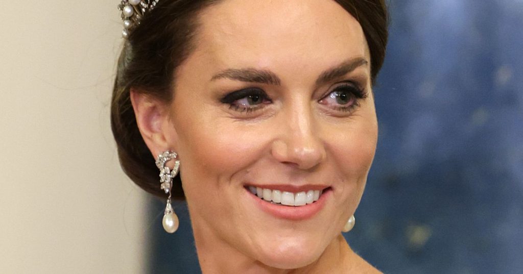 Kate Middleton Dazzles In Sparkling Tiara For Charles' First State Banquet As King