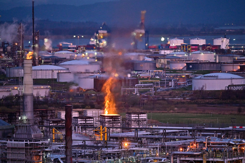 Ineos and Rolls-Royce in talks to build mini nuclear reactors and power the Scottish chemical refinery Ineos in talks with Rolls-Royce to build mini nuclear reactor and power Scottish chemical refinery