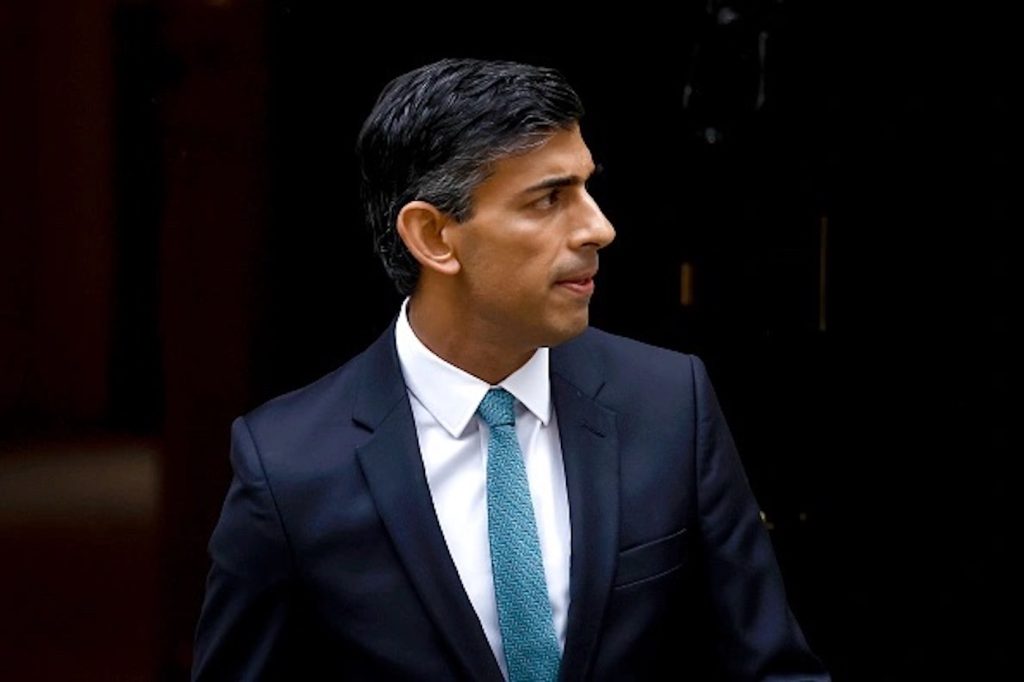 Rishi Sunak: City should show 'restraint' on pay