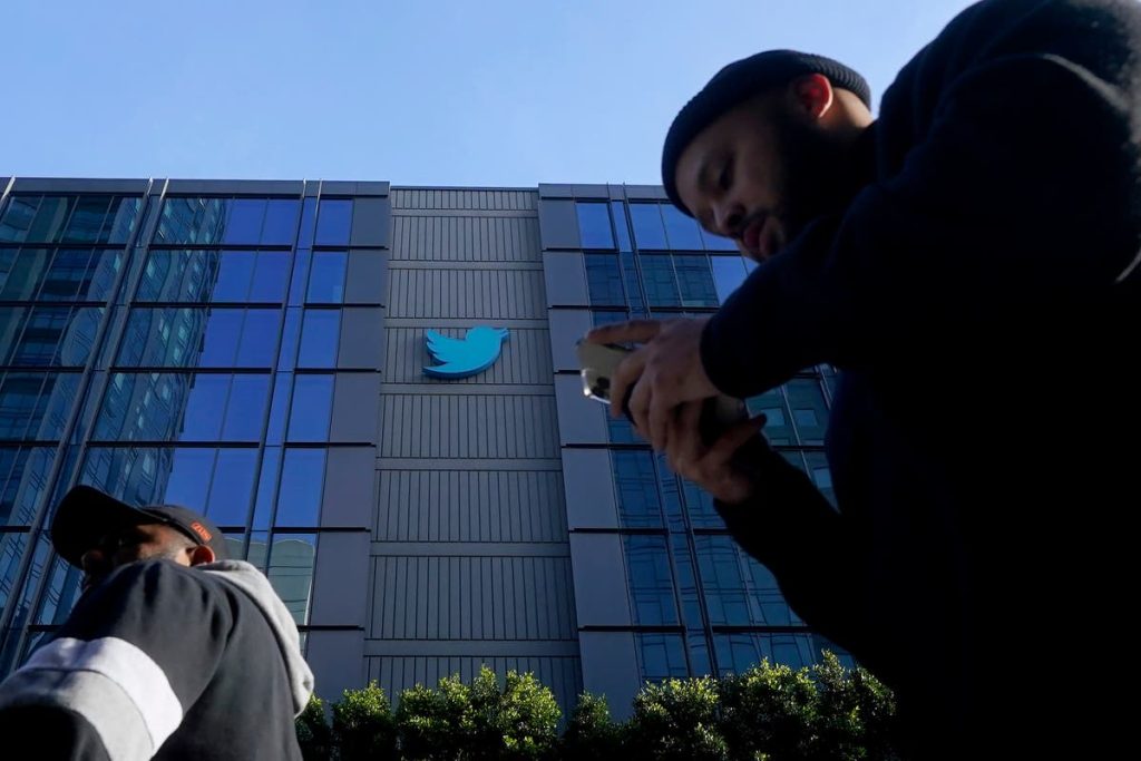 Musk threatens to fire Twitter account impersonators Musk threatens to boot Twitter account impersonators