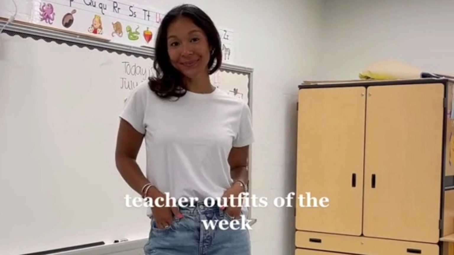 I am a sizzling instructor & this is what I REALLY put on within the classroom – everyone envies me I'm a hot teacher & here's what I REALLY wear in the classroom - everybody envies me