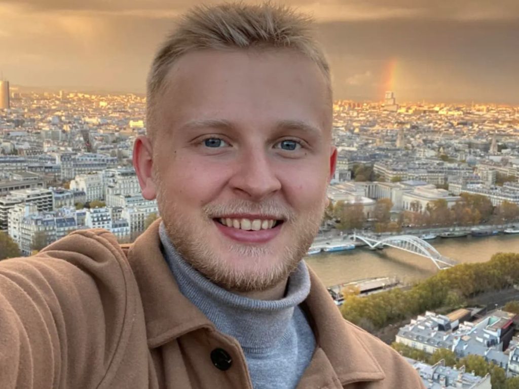 Ken Deland: French college student vanished in France, is reunited with his mother and returns to the US Father of missing college student Ken DeLand Jr says son alive