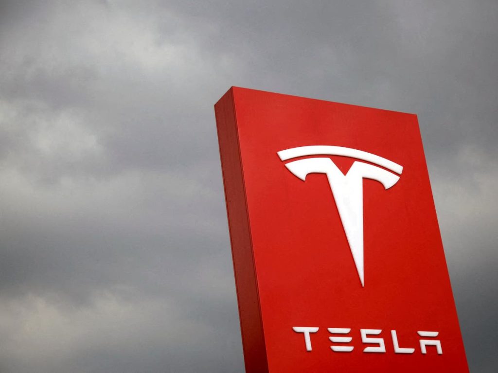 Tesla stock collapse sees ‘nightmare’ losses head towards $1 trillion Tesla stock collapse sees ‘nightmare’ losses head towards $1 trillion