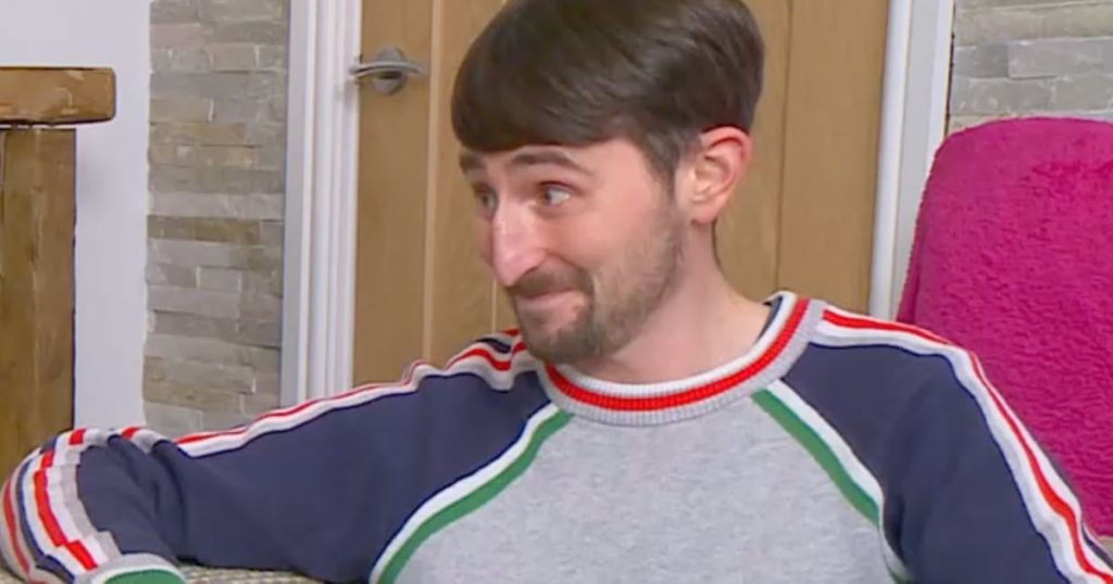 Gogglebox Stars Ellie Warner and Pete Sandiford Share Their Babies With The World Gogglebox Stars Ellie Warner And Pete Sandiford Reveal They've Both Got Babies On The Way