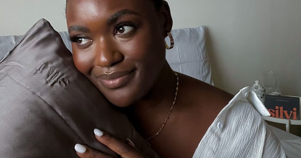 Silvi’s Silk Pillowcase for some skin, hair and sleep TLC Try Silvi's Silk Pillowcase For Some Skin, Hair And Sleep TLC