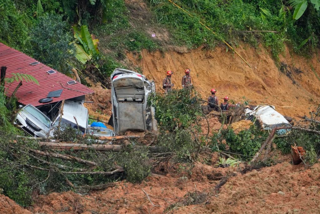 Search resumes for 12 missing Malaysian landslide candidates Search resumes for 12 missing in Malaysia landslide