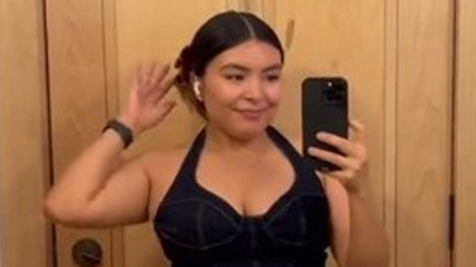 I am a 38DD. I did an Urban Outfitters try-on haul. Maybe if my boobs weren’t so small, the clothes would fit. I'm a 38DD and did an Urban Outfitters try on haul - maybe if my boobs were smaller the clothes would fit