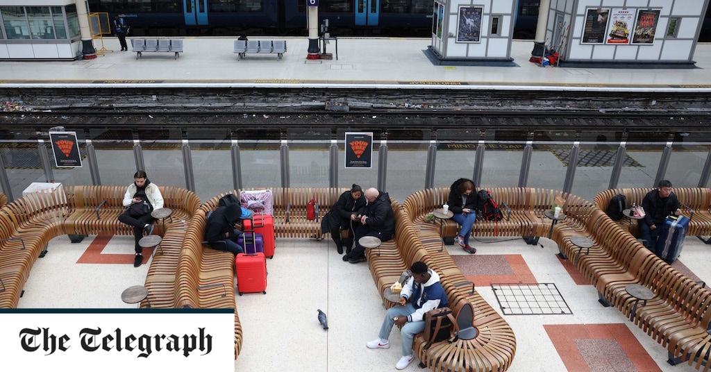 Every rail employee saved in a job throughout pandemic ‘price taxpayers £300,000’ Each rail worker kept in a job during pandemic 'cost taxpayers £300,000'