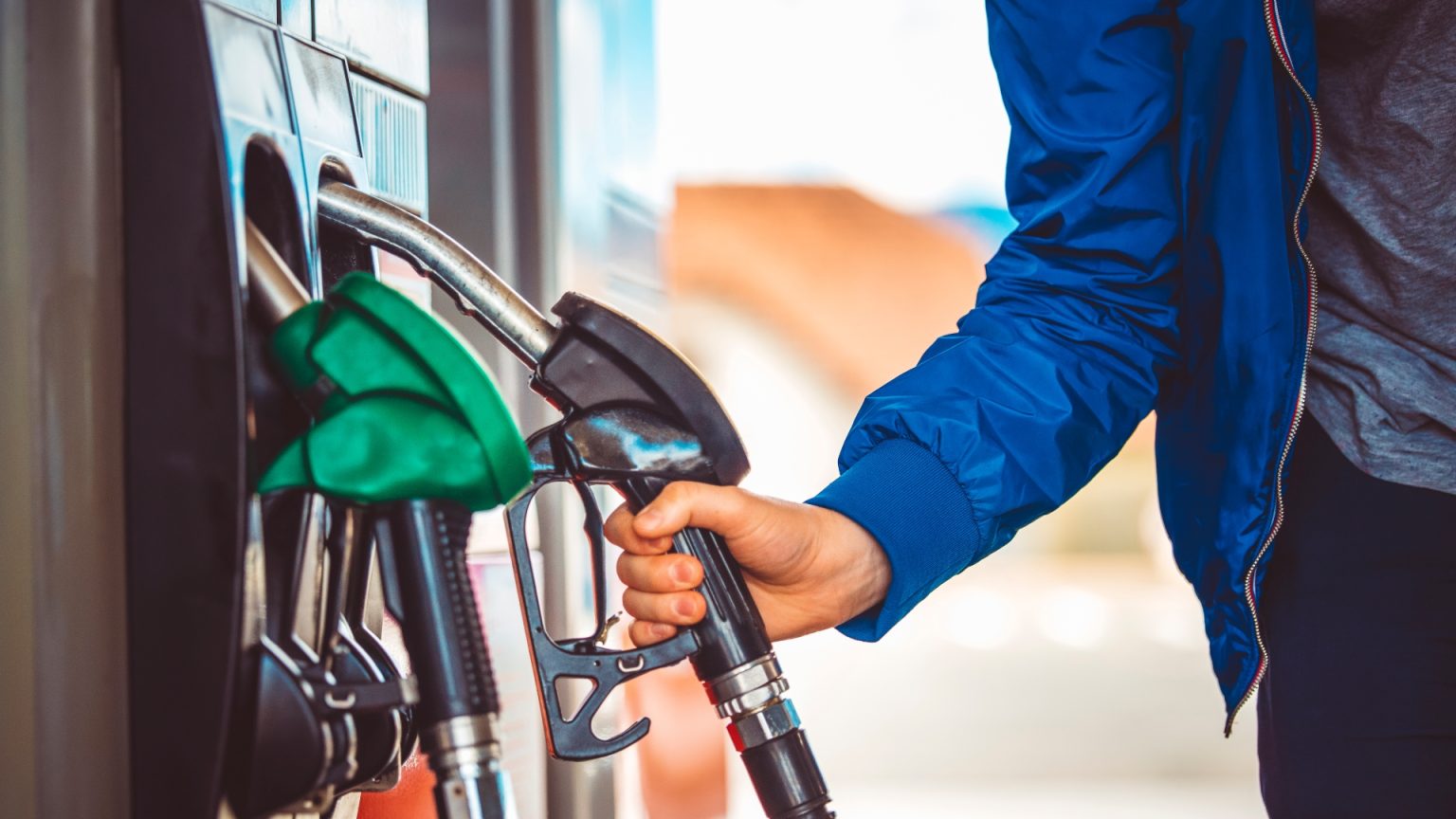 MPs urge Jeremy Hunt to appoint PumpWatch regulator in order to end petrol price rip-off MPs call on Jeremy Hunt to appoint PumpWatch regulator to end rip-off petrol prices