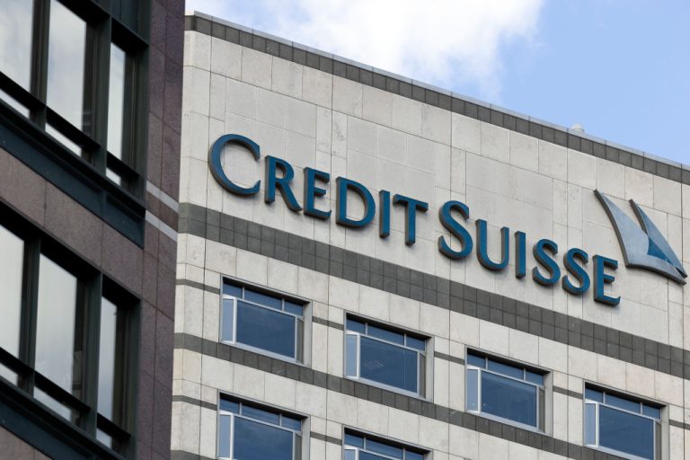Credit Suisse will offer senior bankers a cash incentive upfront to reward loyalty and stem talent inflow 