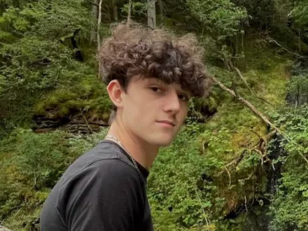Teen stunned after ‘pulled muscle’ turns out to be rare blood cancer Teen stunned after ‘pulled muscle’ turns out to be rare blood cancer